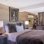 Le Strato 5* Courchevel